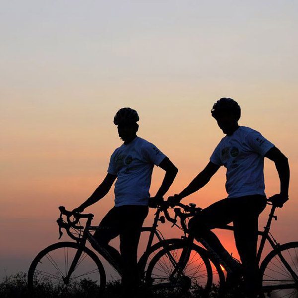600x600-cyclists-sunset