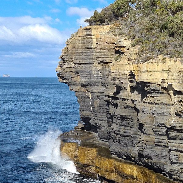 Cliffs facing the ocean. Eaglehawk Neck, Tasmania.
